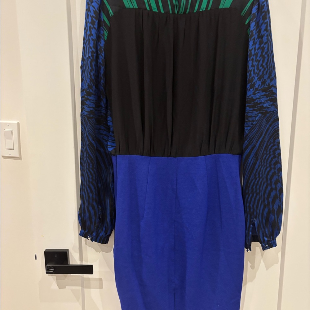 Byblos Vibrant Blue and Green Size 6/  Long Sleeve Dress ( Great Condition) - Picture 4 of 4